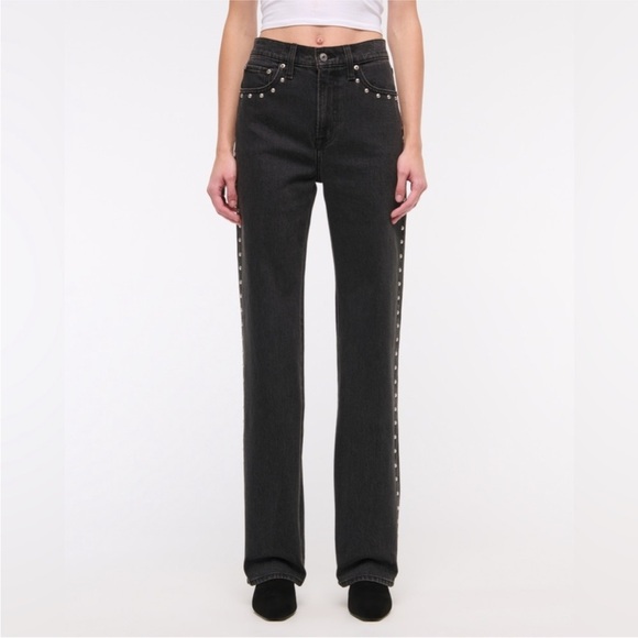 Abercrombie & Fitch High Rise 90s Relaxed Studded Jean in Black - Picture 2 of 8